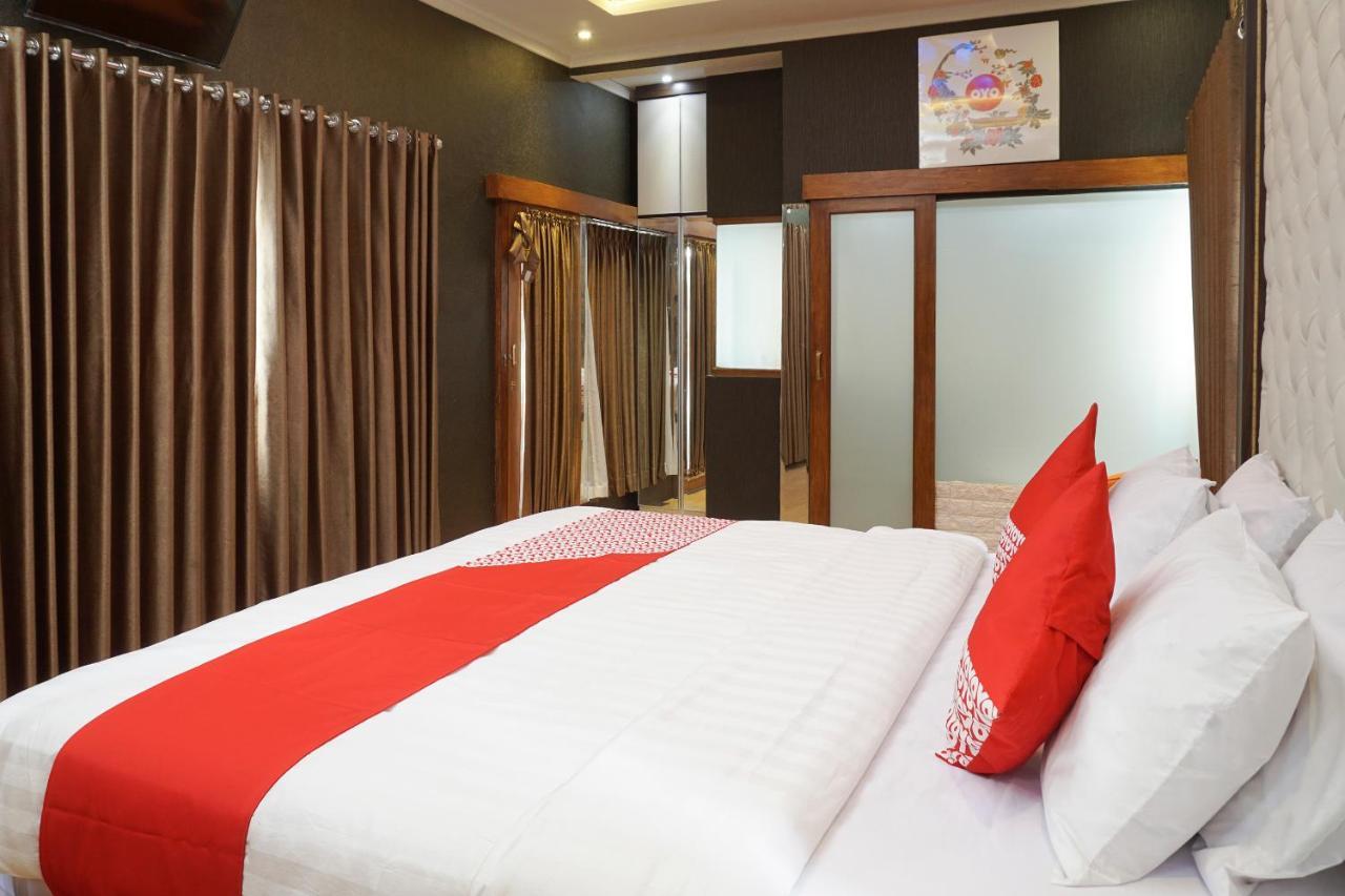 Super Oyo 444 Rafitha Homestay Baturetno Экстерьер фото